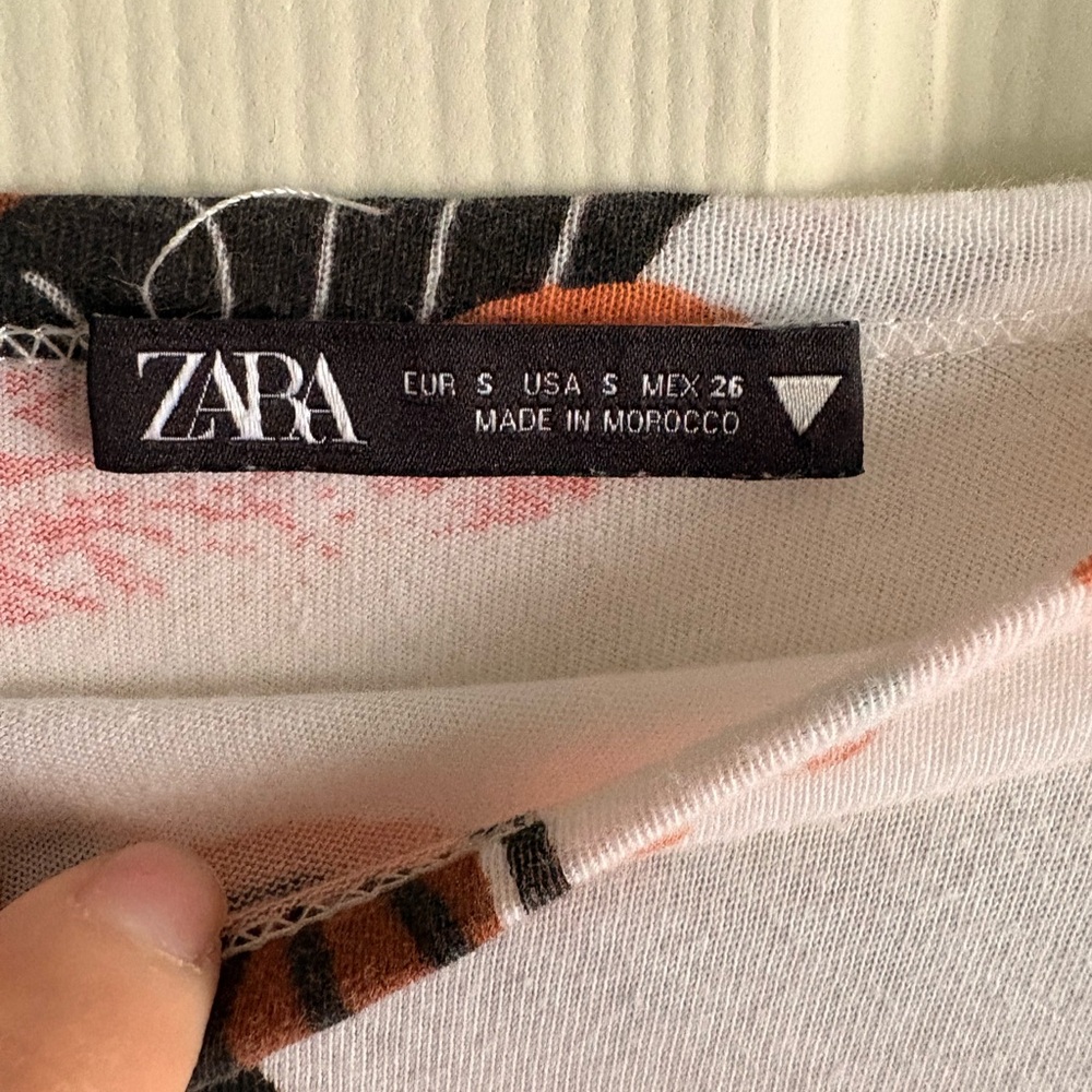 Zara White Short Sleeve Tee with Colorful Face Print - Picture 2 of 2